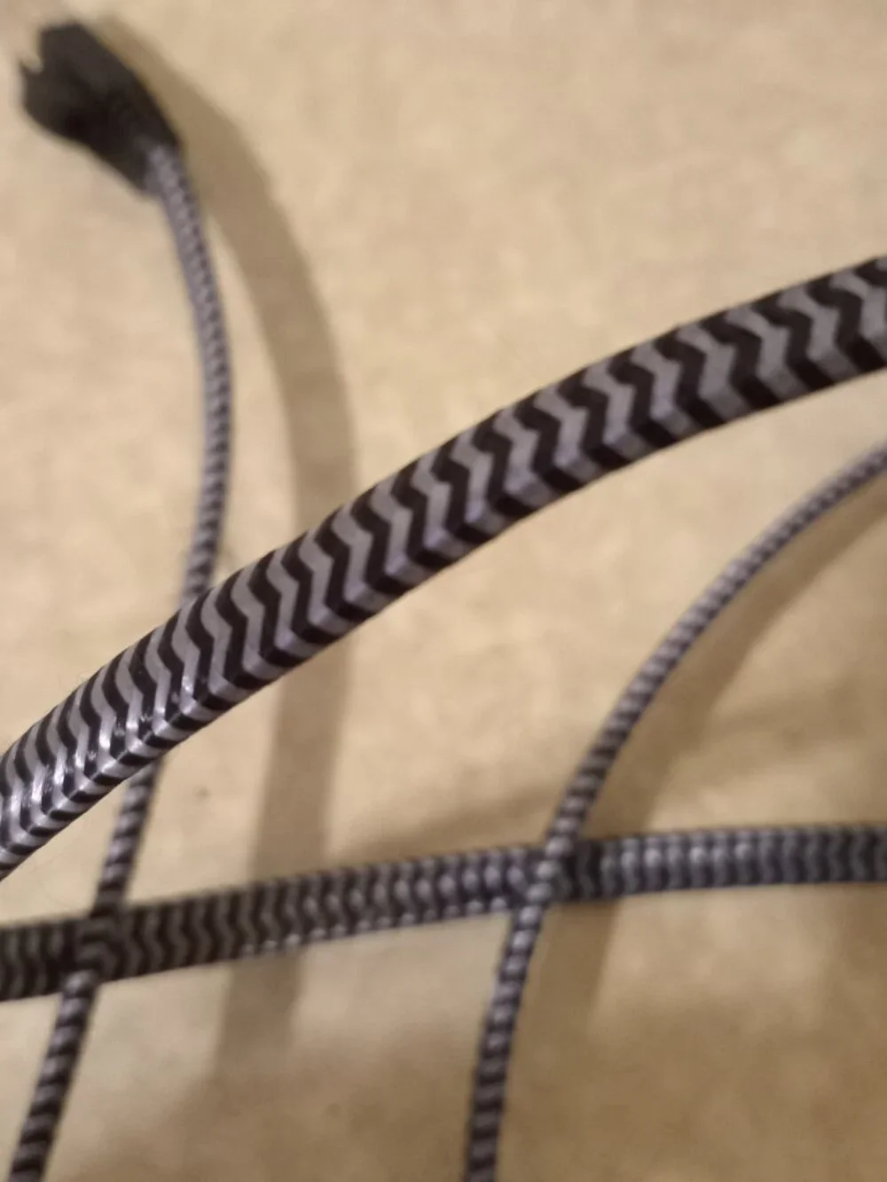 VARIOUS PRE-OWNED CABLES INCL. LAN, ETHERNET & USB CABLES FOR DATA TRANSFER